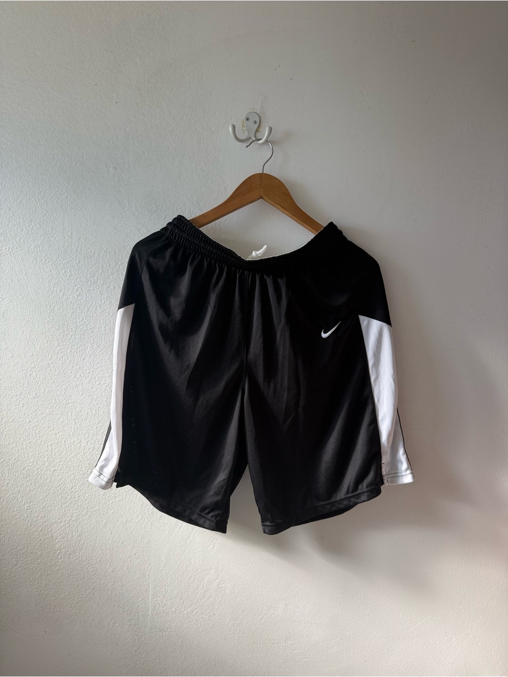 black nike basketball shorts